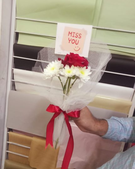 Economical Flowers Bouquet - GiftDelivery.pk