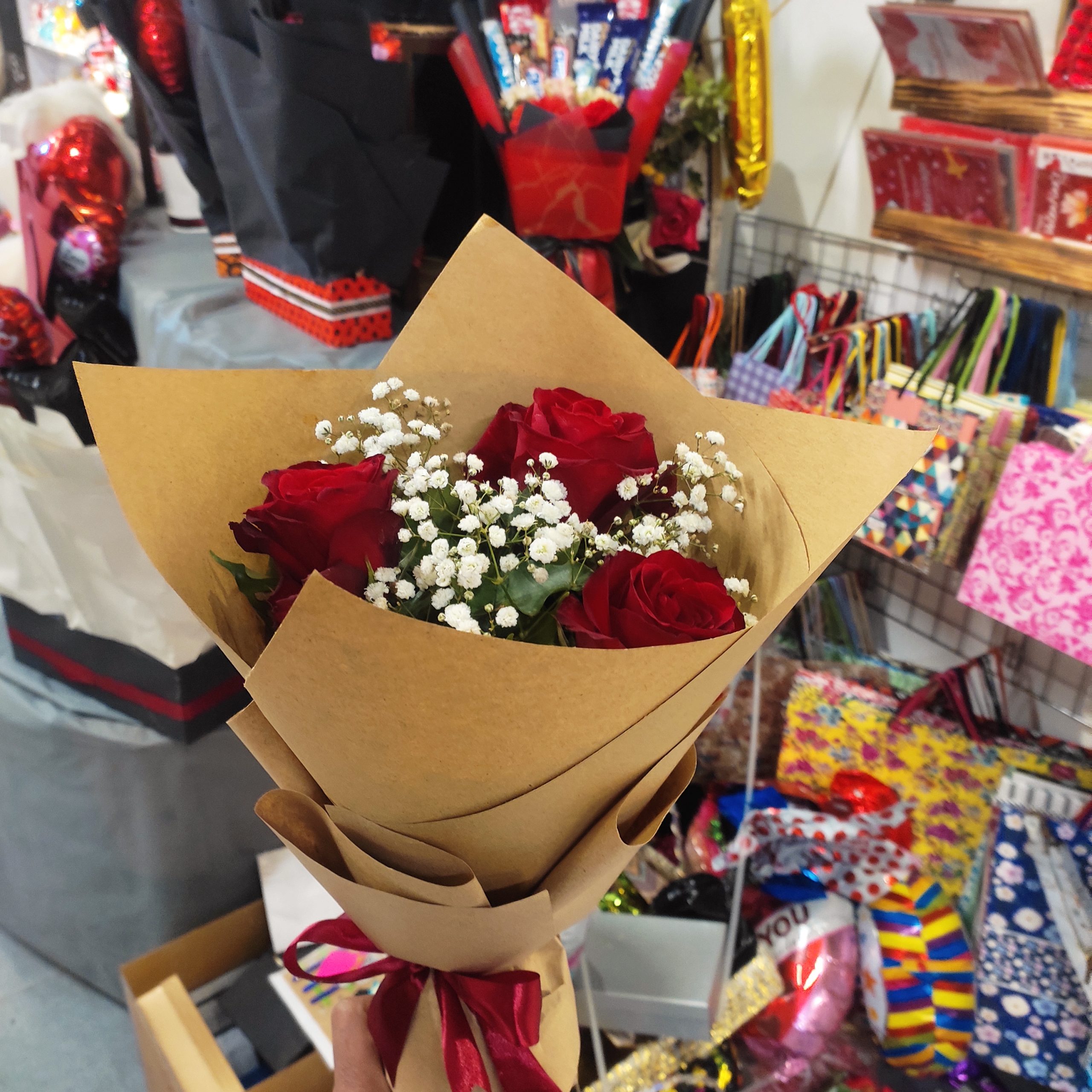 Floral Fantacy Flowers Pic - Gift of Roses - Roses Bouquet - Fresh Flowers Bouquet - GiftDelivery.pk