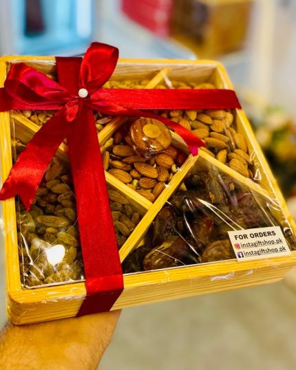 Dry fruit trays and baskets - GiftDelivery.pk