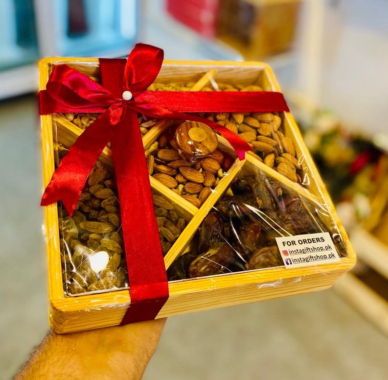 Dry fruit trays and baskets Dry fruit trays and baskets - GiftDelivery.pk